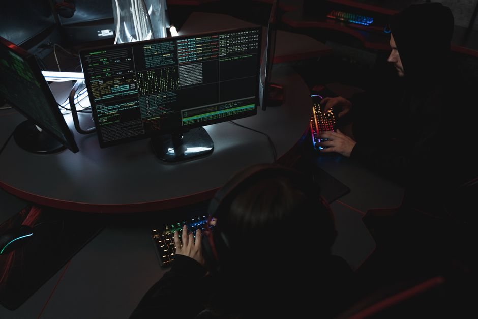 Notre équipe trouver un hacker — Trouver Un Hacker (1)